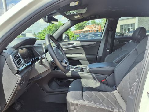Used 2024 Volkswagen Atlas Cross Sport SE AWD/4WD image 21