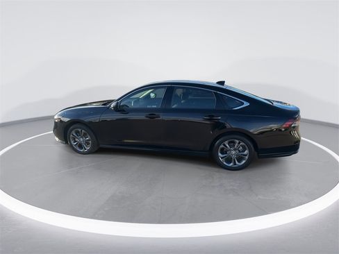 Used 2023 Honda Accord EX image 8