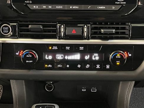 Used 2024 Nissan Pathfinder SV AWD/4WD image 24