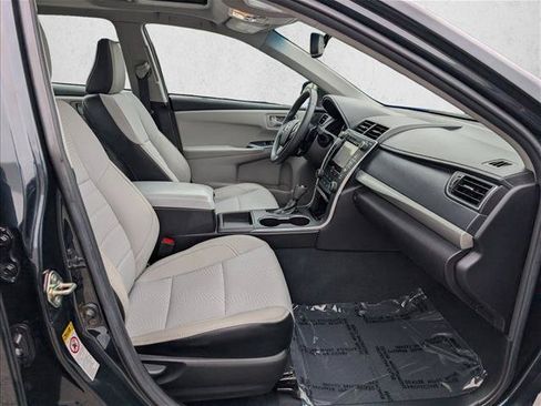 Used 2017 Toyota Camry SE w/ Moonroof Package FWD image 20