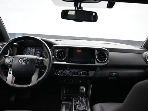 Used 2017 Toyota Tacoma TRD Off-Road image 43