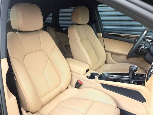 Certified 2026 Porsche Macan image 19