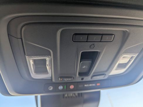 Used 2025 GMC Sierra 1500 AT4 w/ Technology Package AWD/4WD image 29