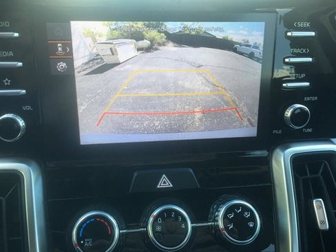 Used 2022 Kia Sorento LX image 9