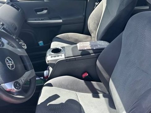 Used 2014 Toyota Prius V Three FWD image 5