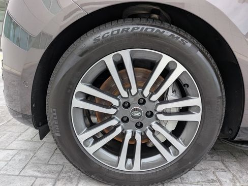 Certified 2025 Land Rover Range Rover SE AWD/4WD image 11