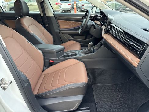 Used 2025 Volkswagen Jetta SEL image 34