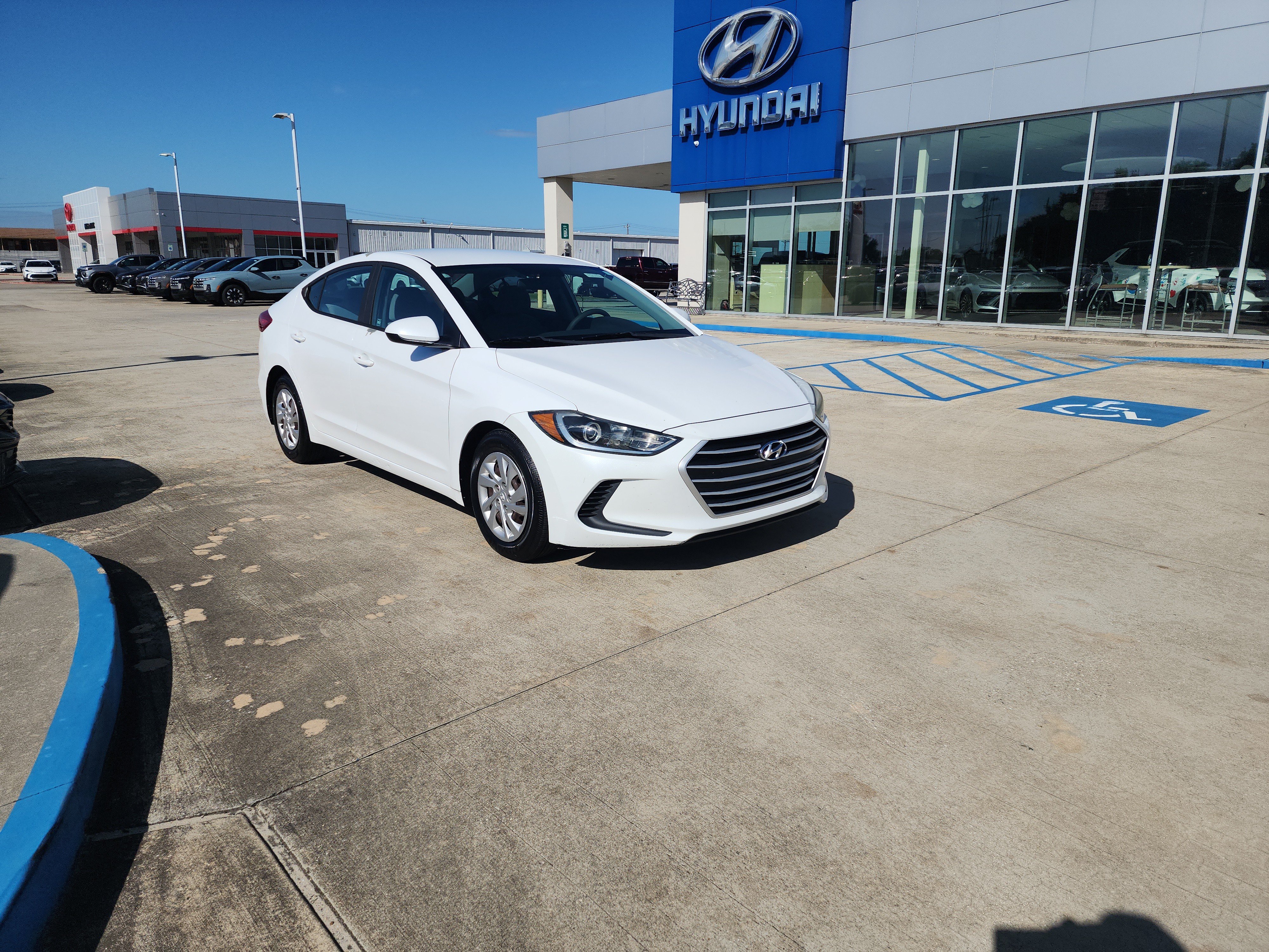 Used 2017 Hyundai Elantra SE FWD image 1