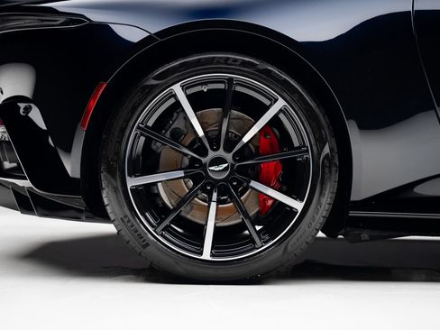 Used 2023 Aston Martin V8 Vantage Coupe RWD image 35