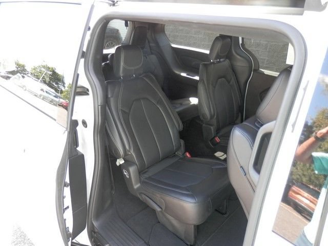 Used 2026 Chrysler Pacifica Select FWD image 34