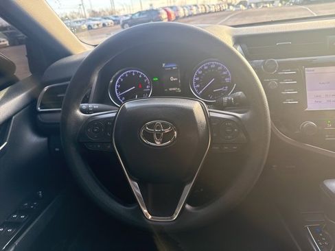 Used 2018 Toyota Camry LE image 12