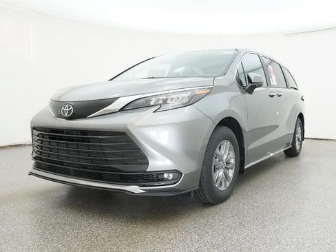New 2026 Toyota Sienna XLE image 19