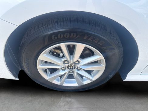 Used 2025 Toyota Camry LE image 27