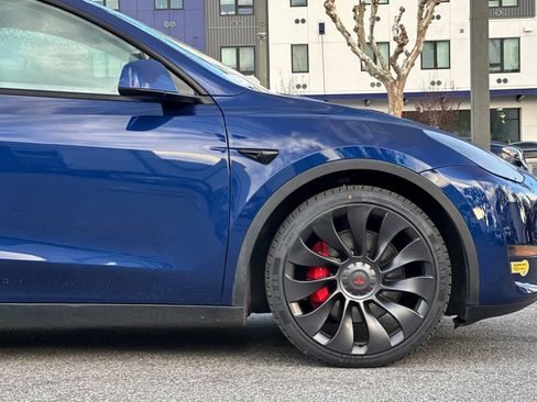 Used 2022 Tesla Model Y Performance image 32