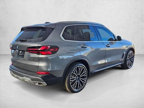 Used 2026 BMW X5 xDrive40i w/ Premium Package AWD/4WD image 2