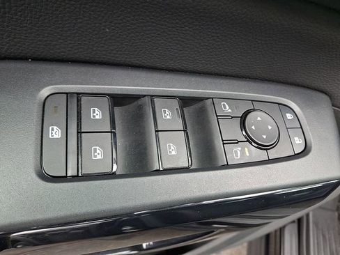 Certified 2025 Nissan Pathfinder SV image 25