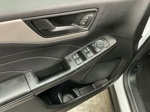 Used 2022 Ford Escape SE image 14