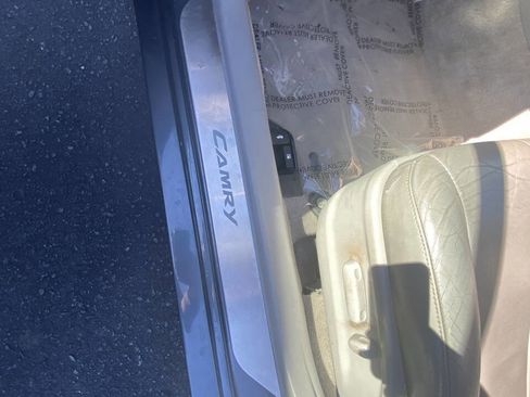 Used 2011 Toyota Camry XLE image 30