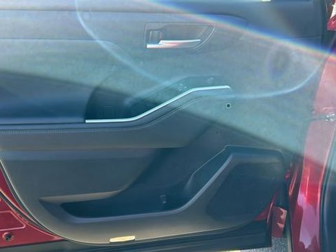 Used 2024 Toyota Highlander XLE image 16