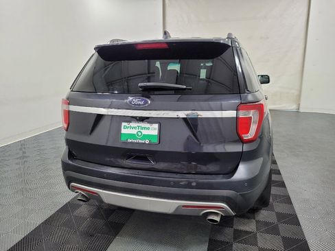 Used 2017 Ford Explorer XLT w/ Equipment Group 202A AWD/4WD image 7