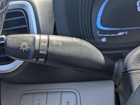 Used 2025 Hyundai Venue SEL FWD image 26