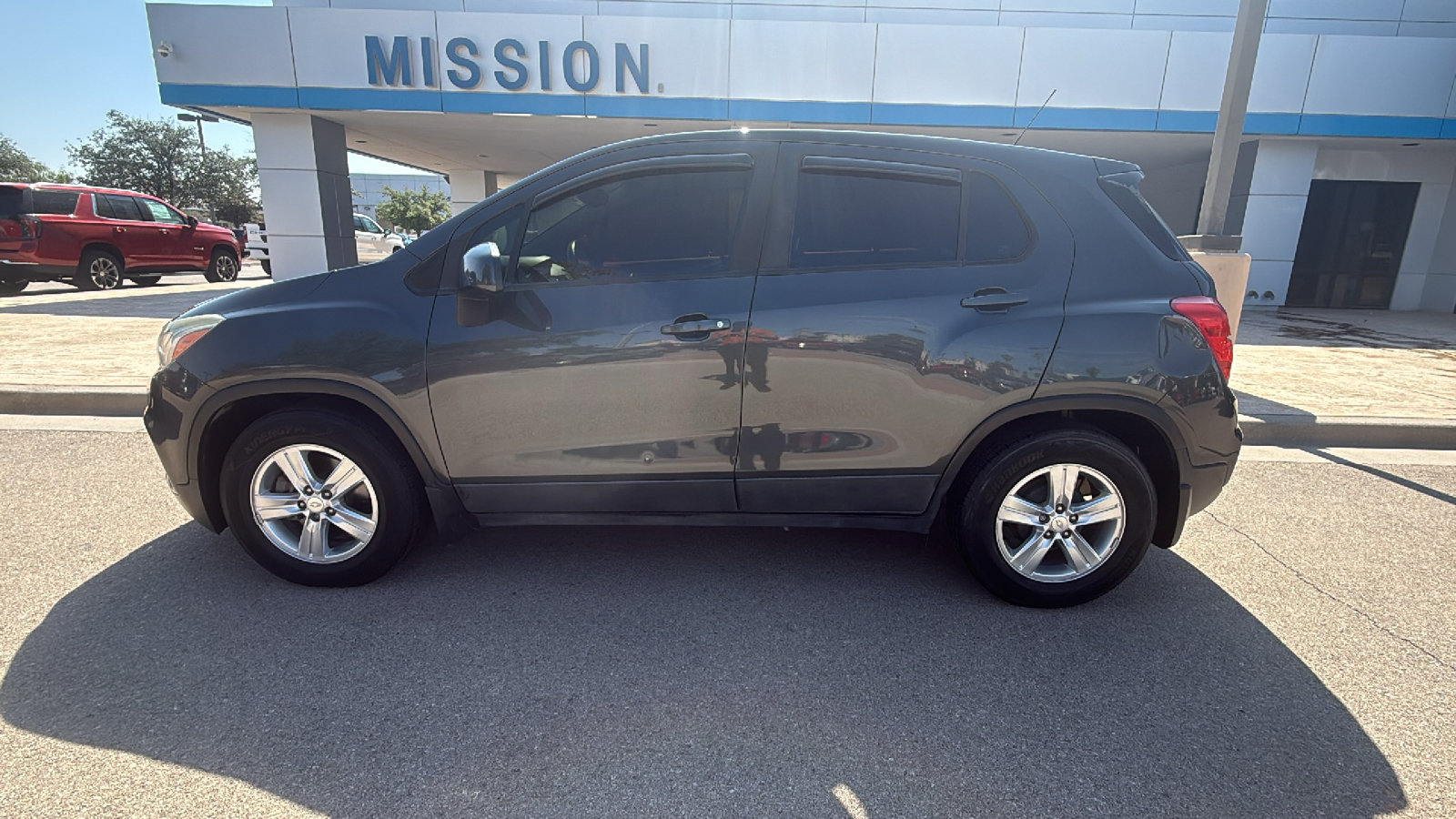 Used 2019 Chevrolet Trax LS FWD image 4