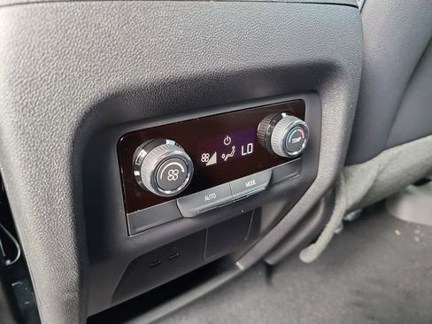 New 2026 Chevrolet Traverse LT image 13