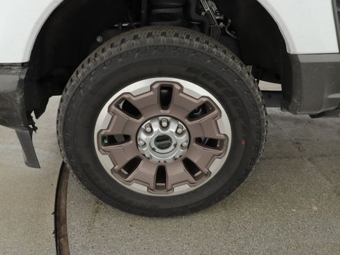 Used 2024 Ford F250 King Ranch w/ FX4 Off-Road Package AWD/4WD image 4