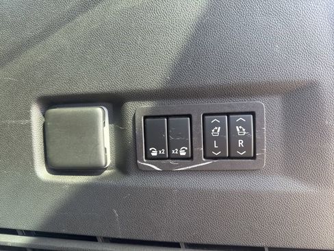 Used 2023 Chevrolet Tahoe Z71 w/ Z71 Off-Road Package AWD/4WD image 19