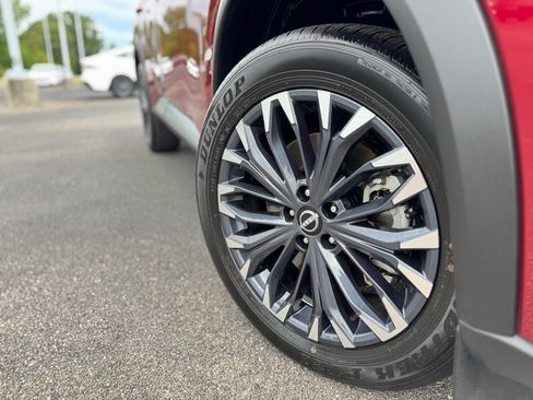 Used 2025 Nissan Rogue SL w/ Tech Package FWD image 7