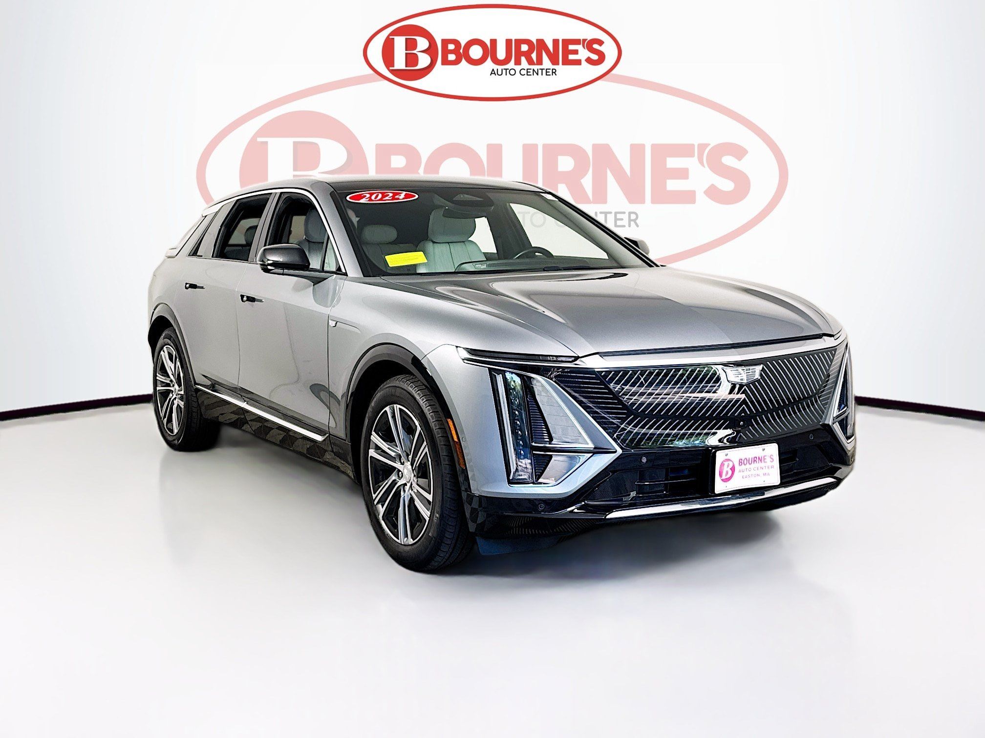 Used 2024 Cadillac Lyriq Luxury w/ LPO, Floor Liner Package AWD/4WD image 1