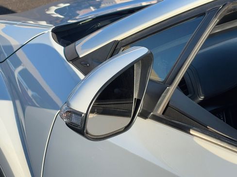 Used 2018 Toyota C-HR XLE image 9