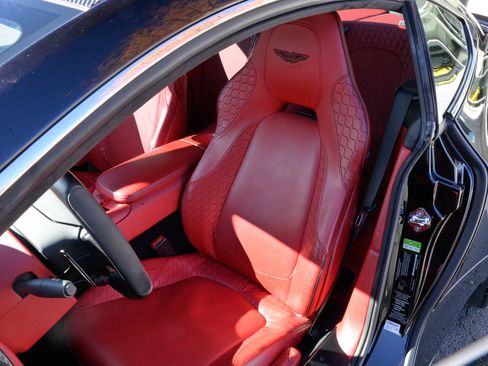 Used 2014 Aston Martin Vanquish Coupe image 18