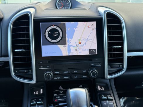 Certified 2018 Porsche Cayenne Platinum Edition image 30