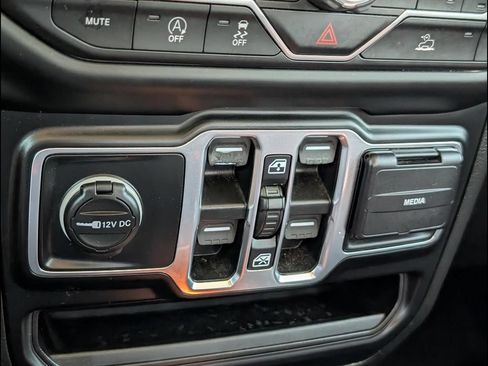 Used 2021 Jeep Gladiator Sport AWD/4WD image 16