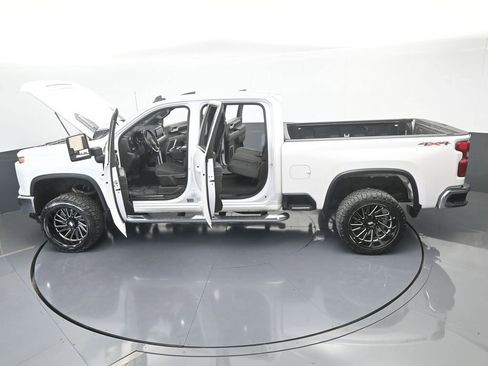 Used 2024 Chevrolet Silverado 2500 LT image 69