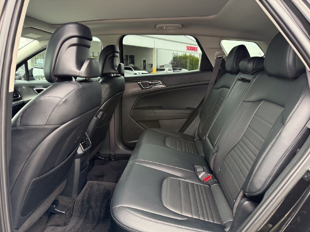 Certified 2025 Kia Sportage SX Prestige AWD/4WD image 15