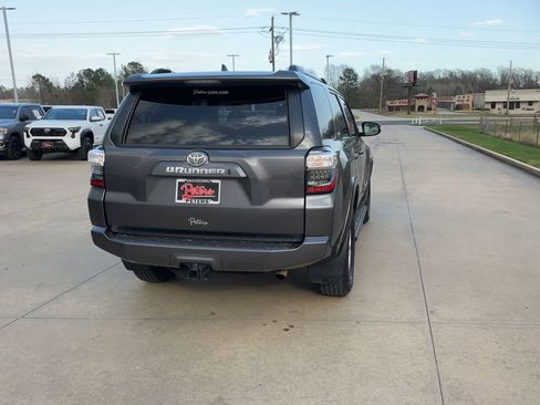 Used 2020 Toyota 4Runner SR5 Premium image 7
