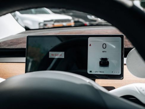 Used 2021 Tesla Model Y 2WD image 26
