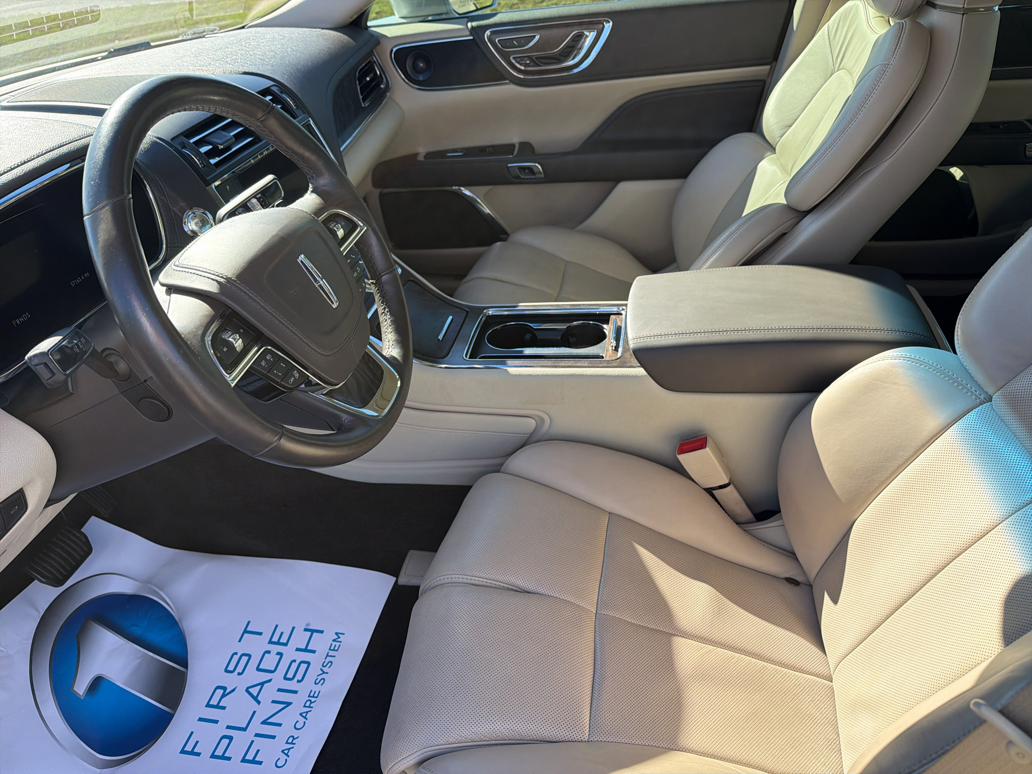 Used 2019 Lincoln Continental Reserve FWD image 17