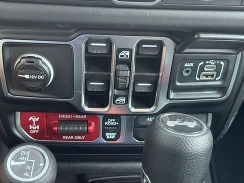 Certified 2026 Jeep Wrangler Unlimited Rubicon AWD/4WD image 36
