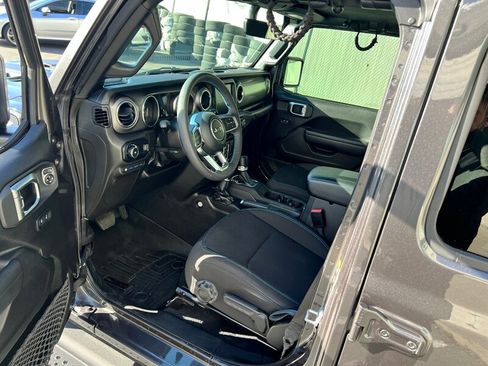 Used 2023 Jeep Wrangler Unlimited Rubicon 4xe image 17