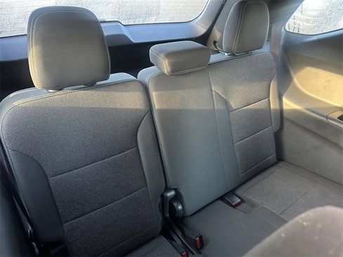 Used 2025 Chevrolet Traverse LT image 24