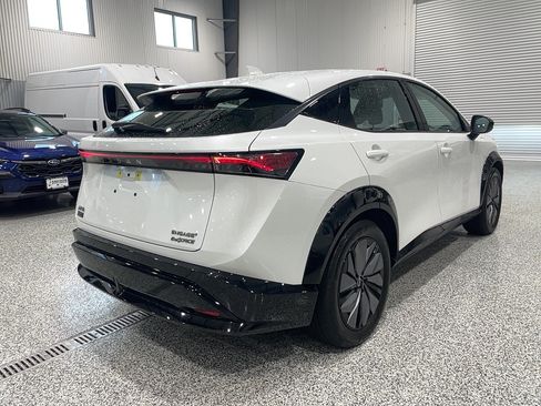 Used 2024 Nissan Ariya AWD image 16