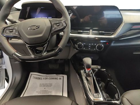 New 2025 Chevrolet Trax RS w/ Sunroof Package image 10