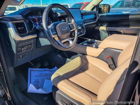 Used 2024 Ford Expedition XLT image 10