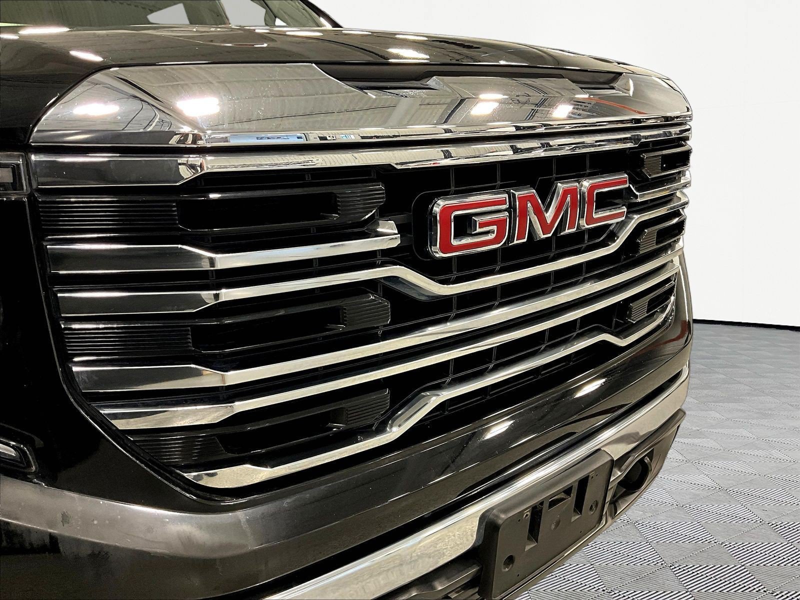 Used 2025 GMC Sierra 1500 SLT AWD/4WD image 33