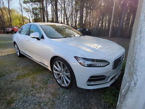 Used 2018 Volvo S90 T8 Inscription w/ Convenience Package AWD/4WD image 3