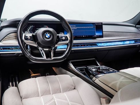 Used 2023 BMW 760i xDrive w/ Executive Package AWD/4WD image 19
