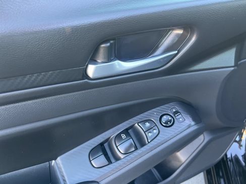 Used 2025 Nissan Altima 2.5 SV FWD image 18